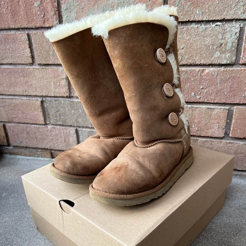 Kids Bailey button triplet Ugg boot
